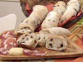 Pan ciabatta de olivas negras y nuez pecán
